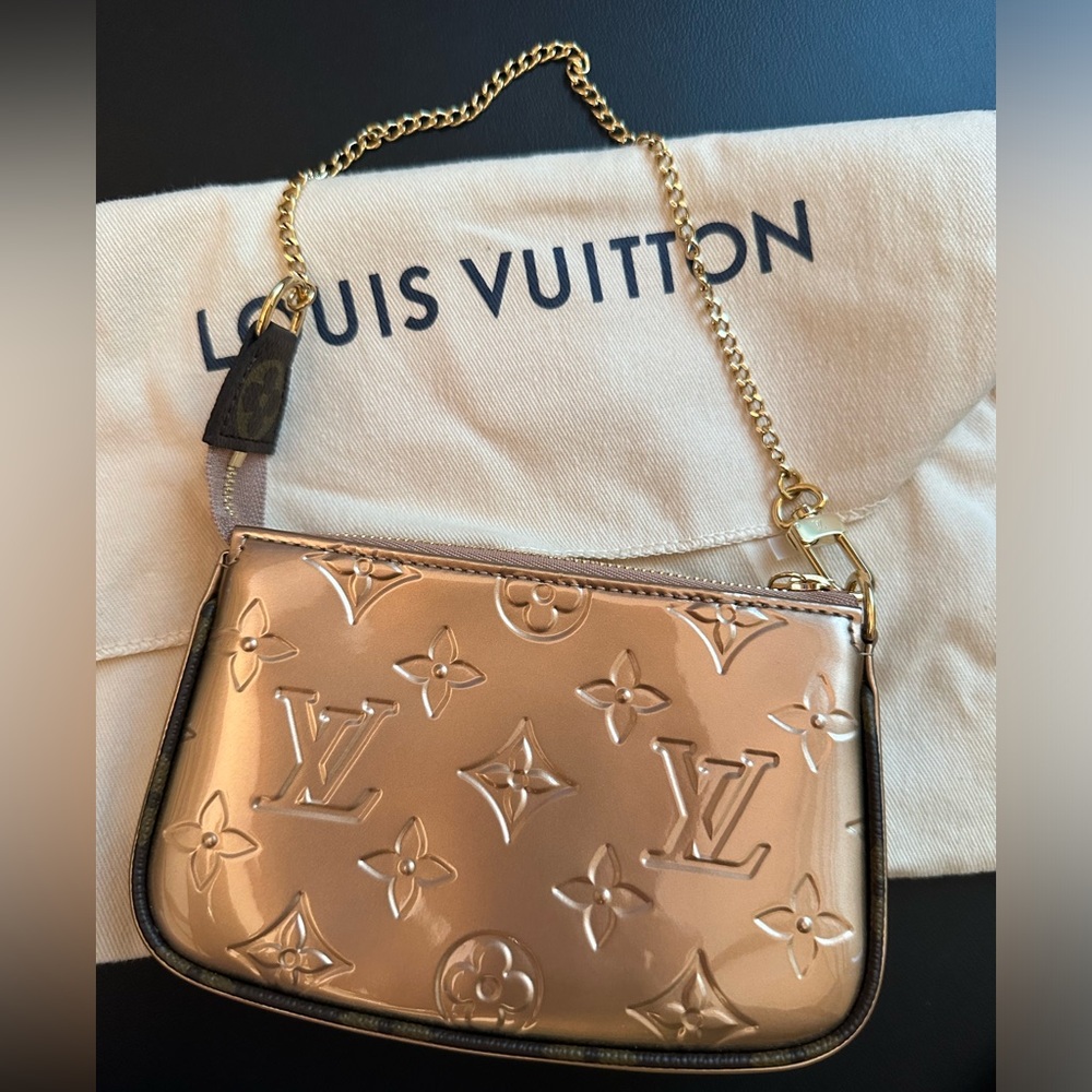 LOUIS VUITTON mini pochette accessoires rose gold